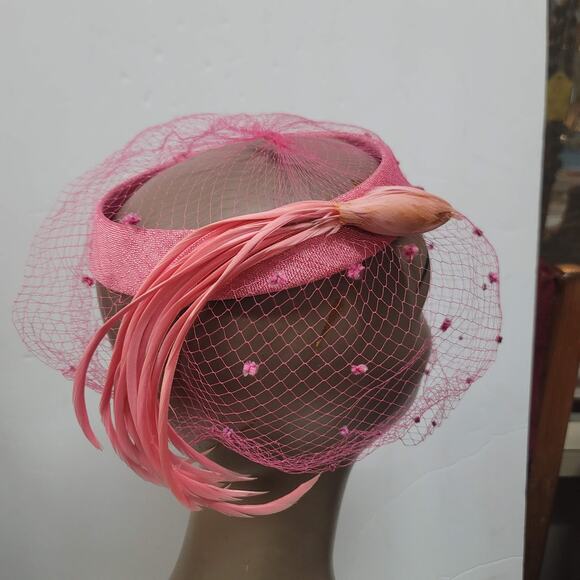 VINTAGE Pink Hat Net Veil Bird feather 7\